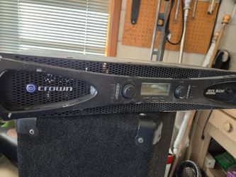 Crown  XLS  1502 amplifier