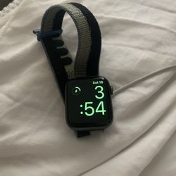 Apple Watch SE With Charger