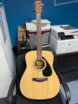 Yamaha F-310 Dreadnought Acoustic Guitar
