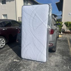   Mattresses: twin, full , queen regular ,  Colchon Nuevo Colchones plush or pillow top available cama bed mattress 