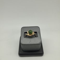 14KT YELLOW GOLD LADIES RING WITH GREEN STONE