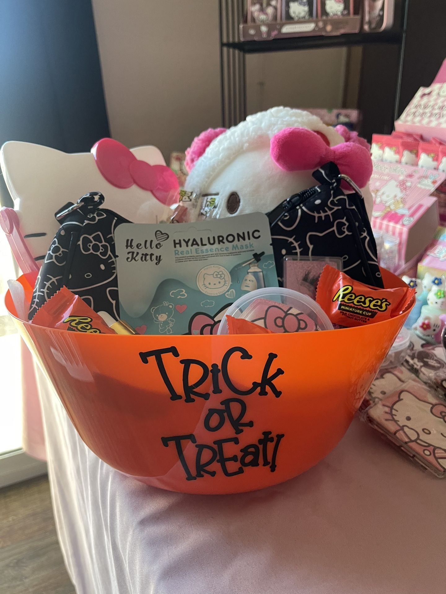 Hello Kitty Halloween Beauty Basket 