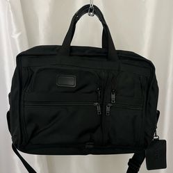 TUMI Alpha Expendendable Messenger bag. EXCELLENT CONDITION! Near new. With no flaws.