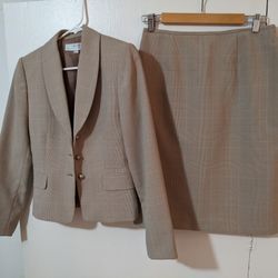 Women's Suit Size 4