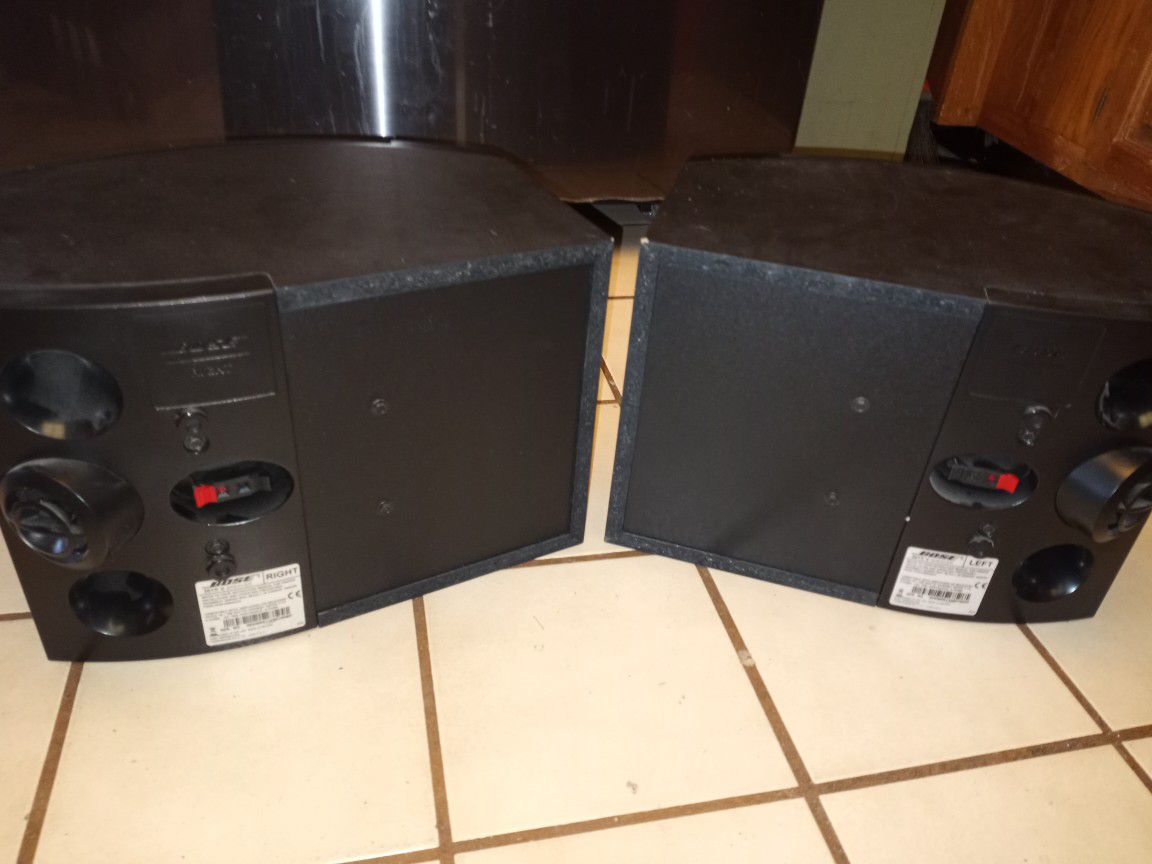 Bose 301 V Speakers Left and Right Excellent Condition - $120 FIRM 