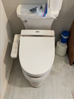 Used Kohler+ toto seat