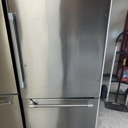MAYTAG REFRIGERATOR 