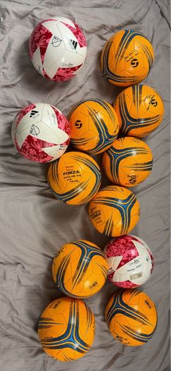 12 Size 4 soccer balls