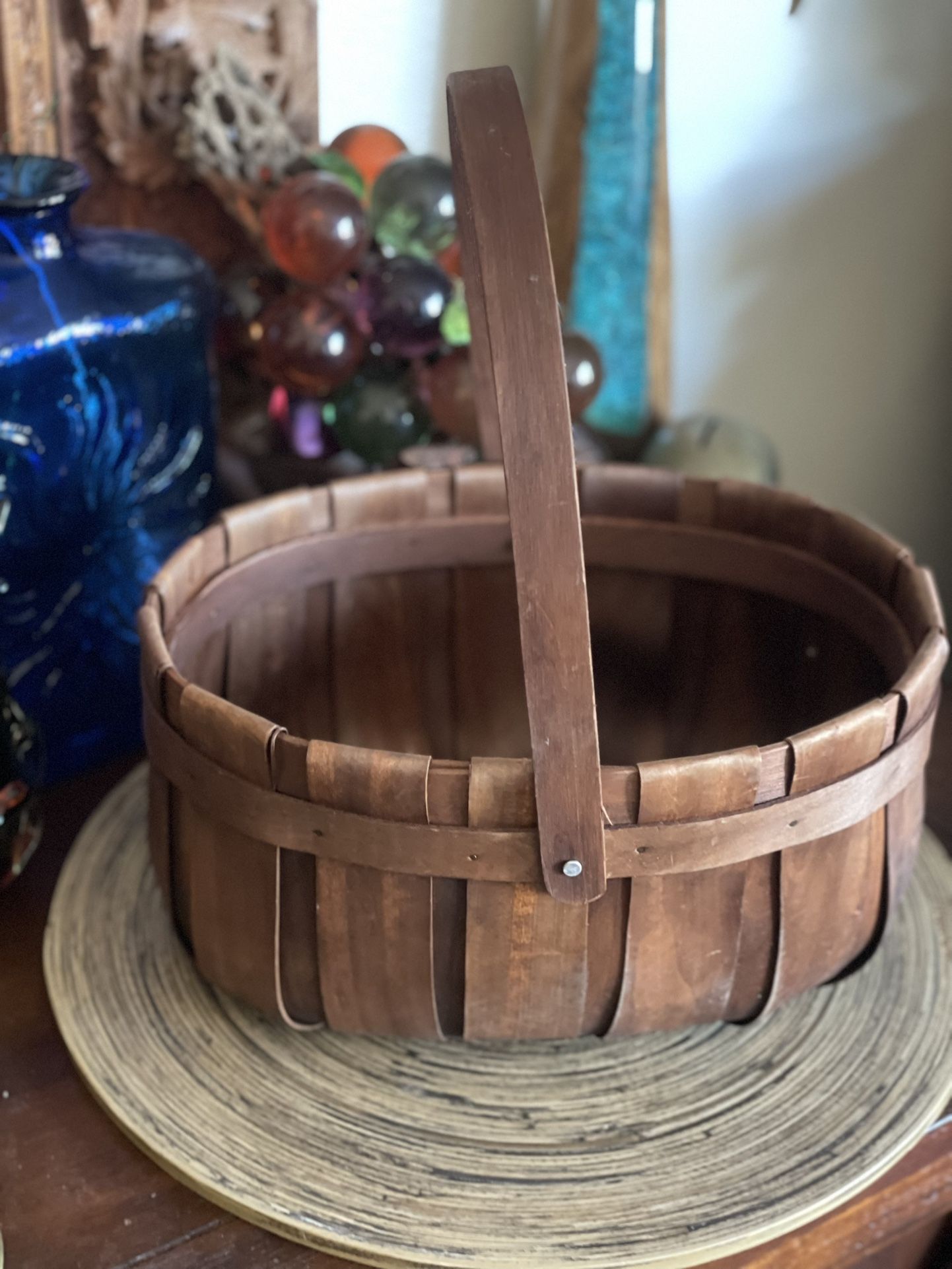 Vintage Americana. Split wood bushel or gathering basket with bent wood handle.