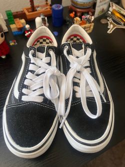 VANS - BLACK AND WHITE - 4 1/2 MENS