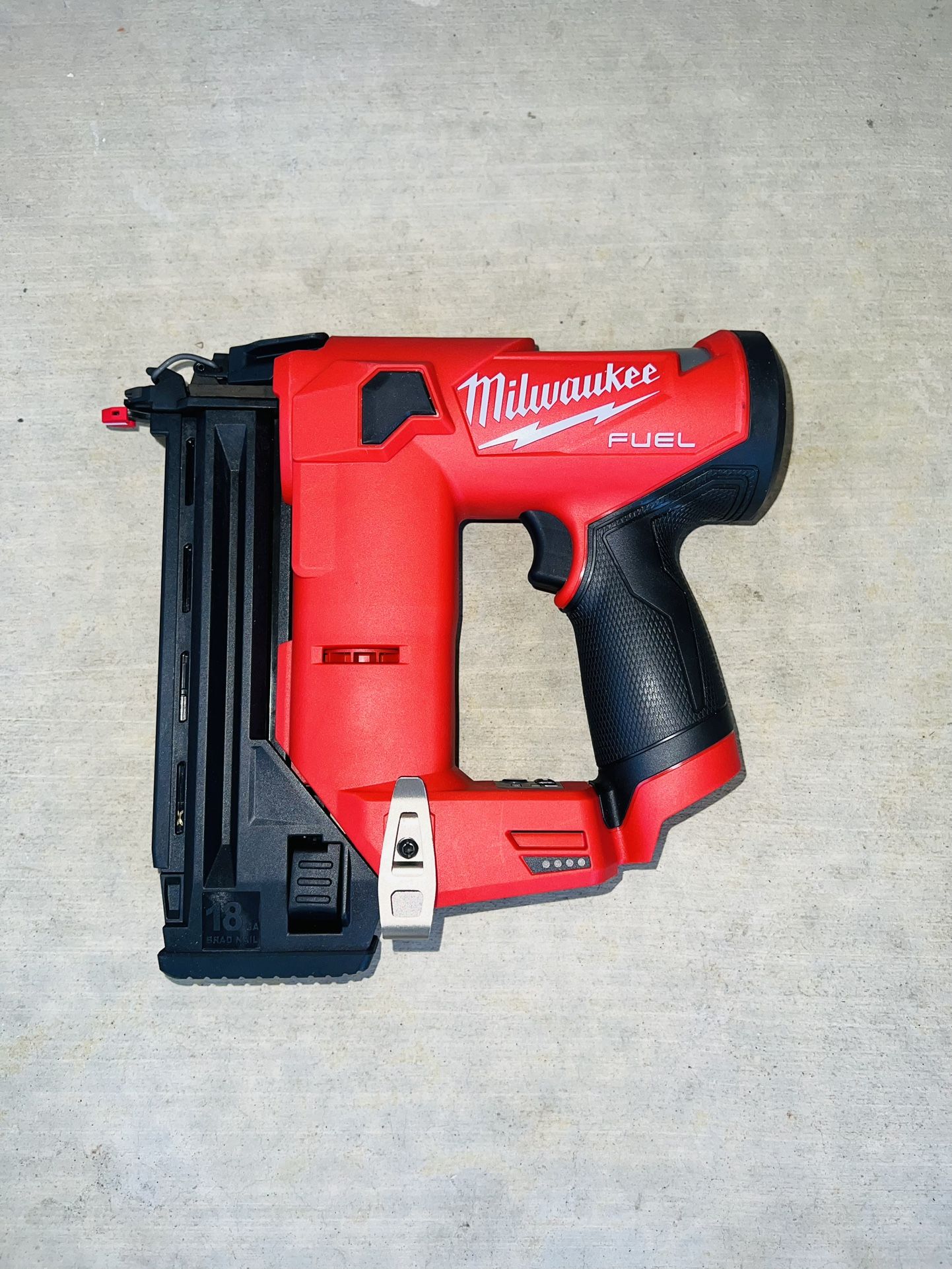 Milwaukee M12 FUEL 12-Volt Brushless Cordless 18-Gauge 1-1/2 in. Compact Brad Nailer (Tool Only) New