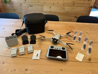 DJI MINI PRO 3 w/ Fly More Plus Combo