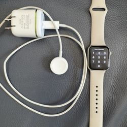 Apple Watch SE GPS 2nd Generation (Starlight)