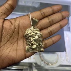 10kt Yellow Gold CZ Jesus Pendant 16.40 Grams