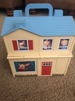 Olivia the pig take along playhouse