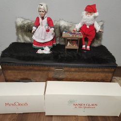 Vintage 1989 Danbury Mint Porcelain Dolls.   Mr And Mrs Claus 