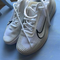Athletic shoes