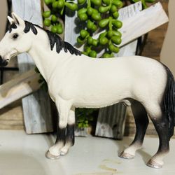 RETIRED Schleich Hanoverian Stallion