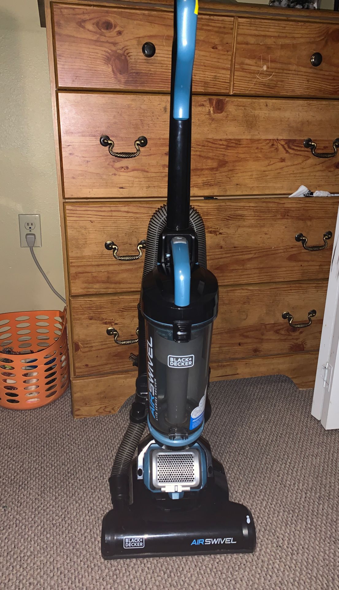 Black+decker air swivel vacuum cleaner for Sale in Everett, WA OfferUp