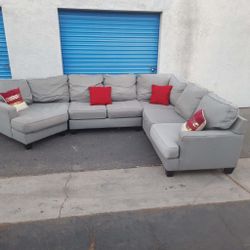 Modern sectional couch gray, 🛋 very clean 🛋