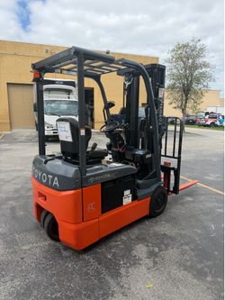 Electric Forklift Toyota 2023