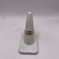 14kt Gold Engagement Style Band w/ Dia Cut Design