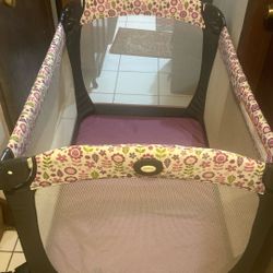 Graco Play Pen Play Pen Price 24$. Pick Up. E.  72nd. and  Grand View. E.  Tacoma 
