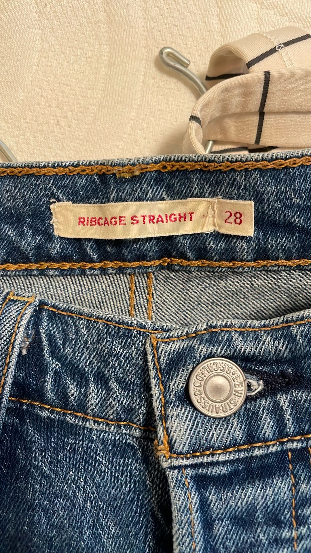 Levi ribcage Straight Jean Size 28