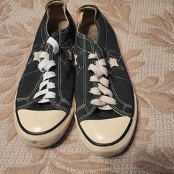 Girls/ Boys/ Converse Tennis Shoes Size 5.5