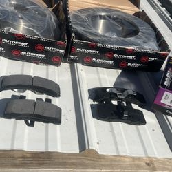 Front Brakes Chevrolet Gmc 1500 /2500New Front Pads And Rotors 