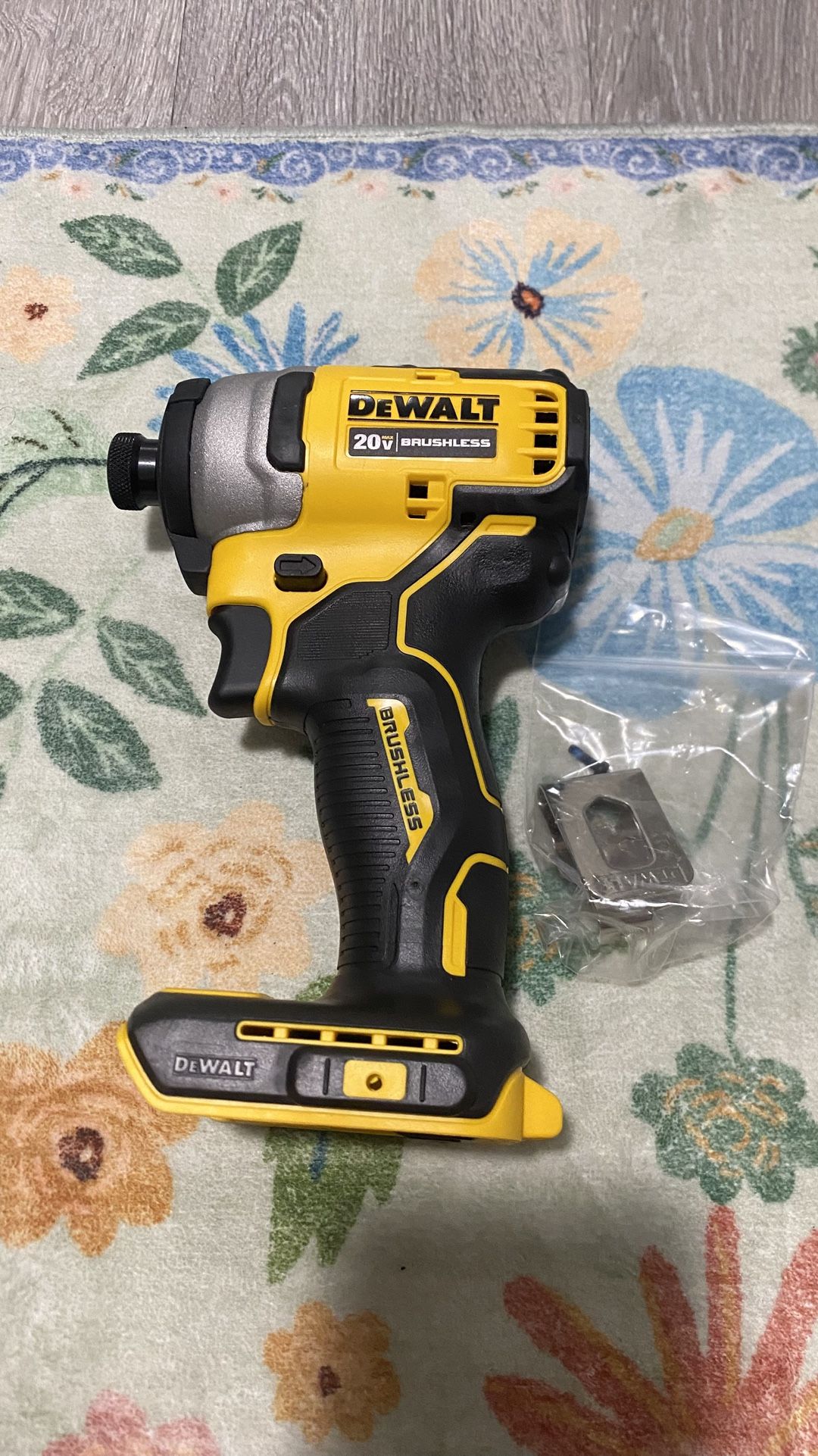 DeWALT ATOMIC 20V MAX Cordless Brushless Compact Impact Driver With Battery And Change