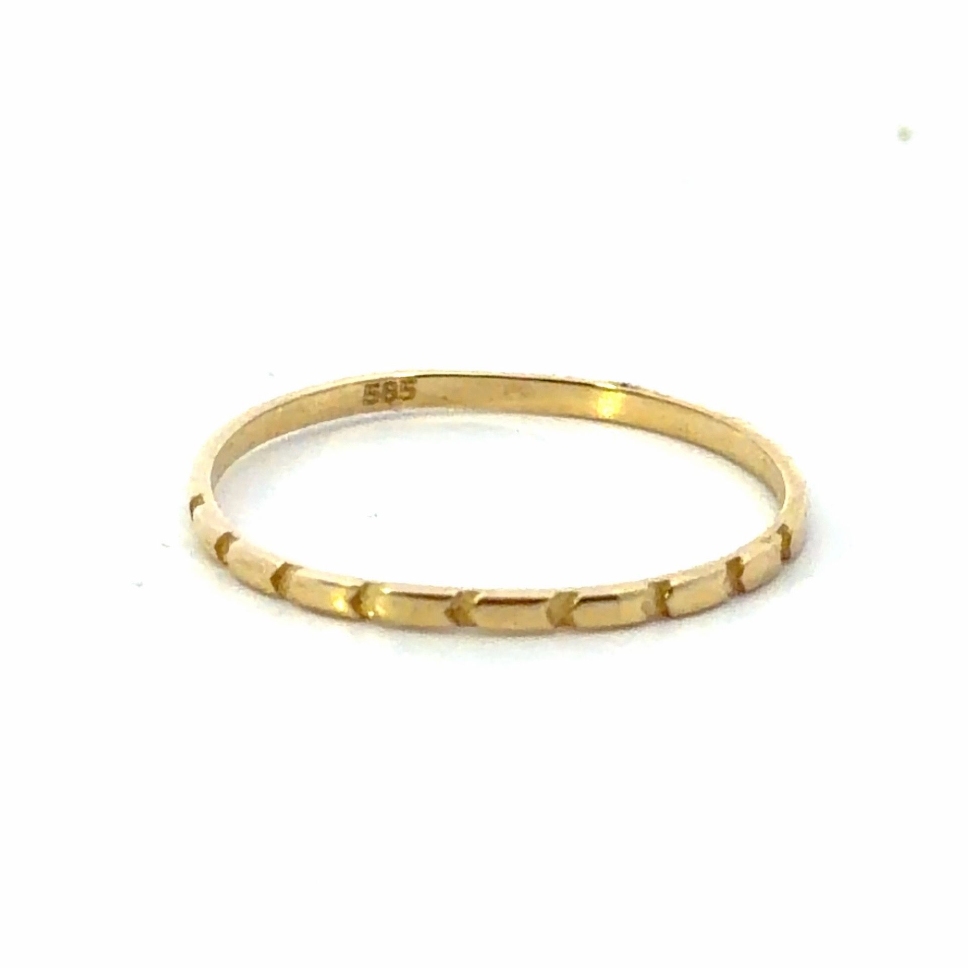 Woman’s Ladies 14k Yellow Gold Thin Stacking Band Ring Size 7 GP3130709