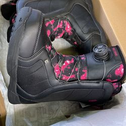 Woman’s RIDE “sage” Size 6 New In Box !!