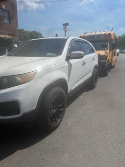 Kia Sorento White SUV