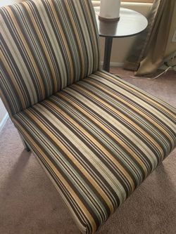 ACCENT CHAIR....