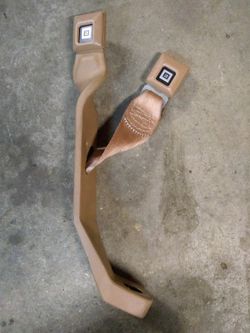 New GM seat belt buckle