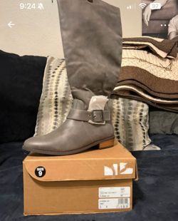 Journee Collection Grey size 9