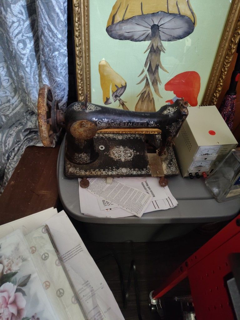 Singer Antique Sewing