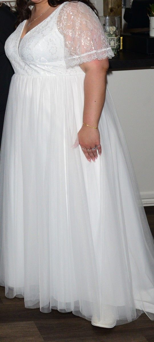 Plus Size Lace V Neck A Line Short Sleeve Wedding Dress