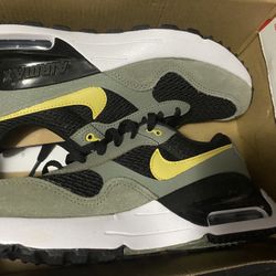 Nike Air System GS Size 5.5y, Size 6y, Size 7