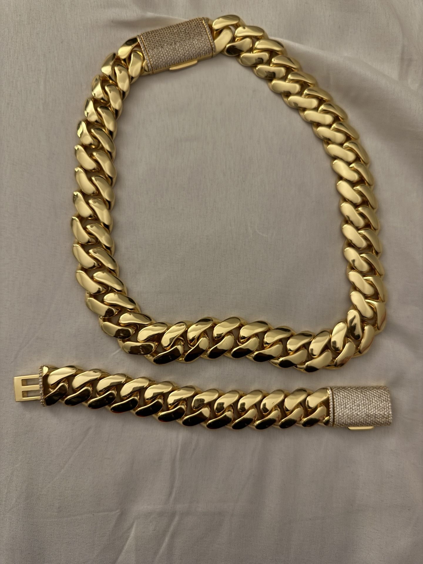 14k Gold With Diamond Clasp Lock