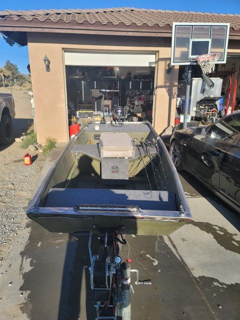 14 Ft 1987 Tracker Flat Bottom Jon Boat