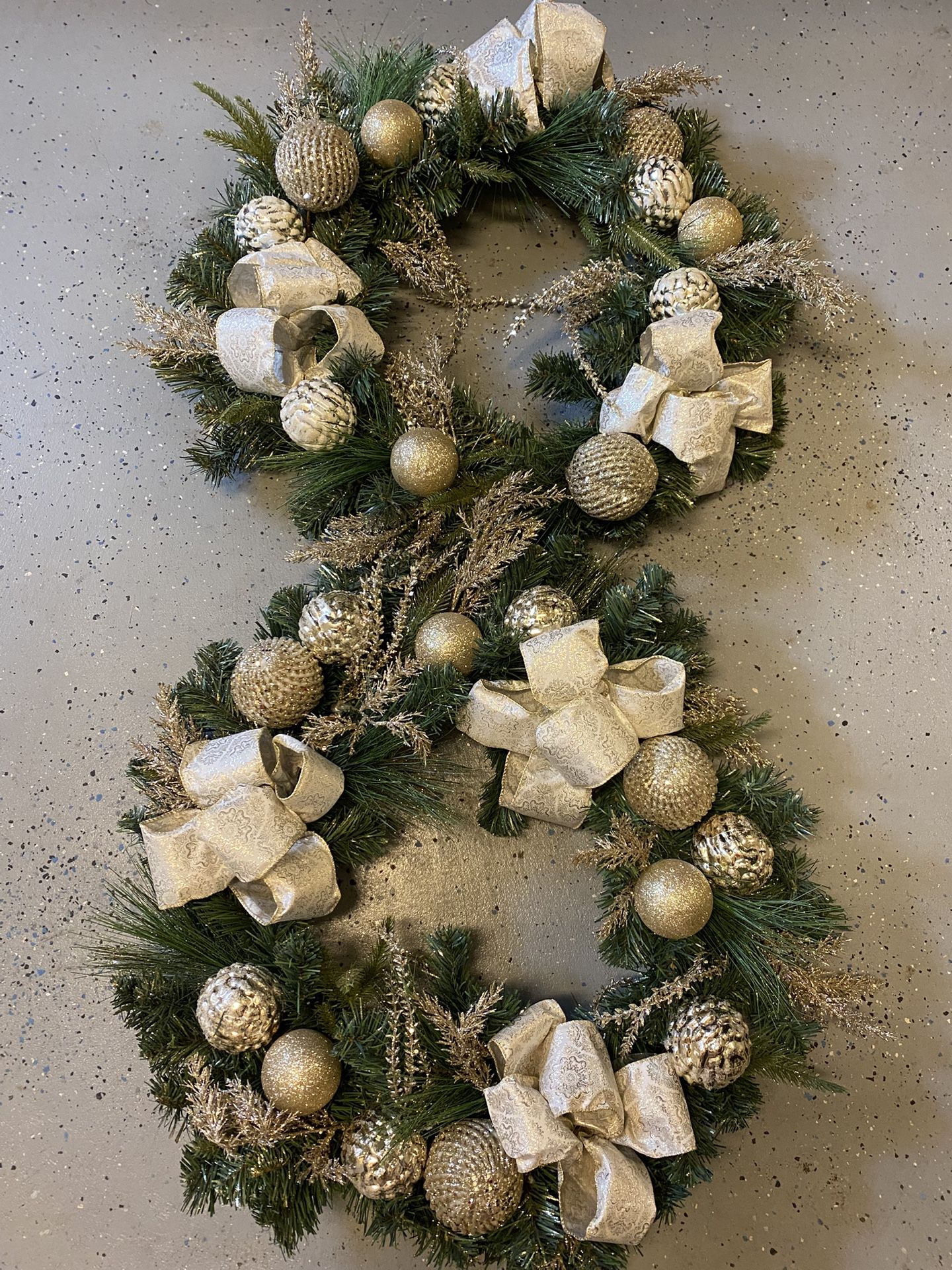 Holiday Wreaths (pair)