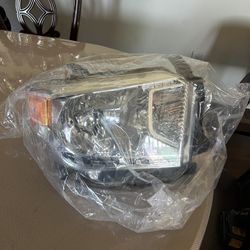 Toyota Tundra Headlight