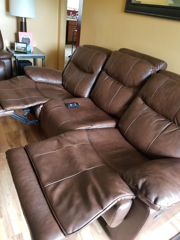 Brown Leather Recling Couch Set With Coffee Table