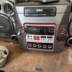 RCA FM/AM RADIO AND CASSETTE PLAYER