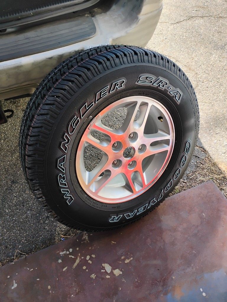 Brand New Tire & Wheel Fits 2004 Jeep Grand Cherokee