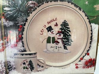 Snowfam Dinnerware Set