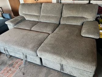Free Delivery Sectional Couch w Ottoman and Storage