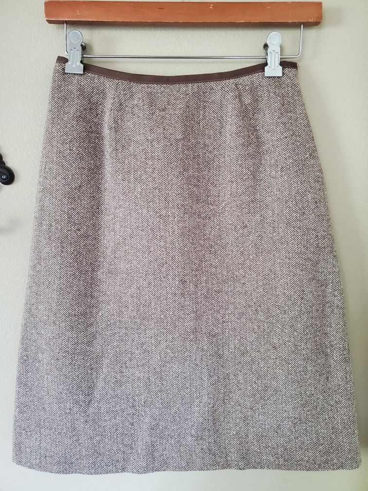 Liz Claiborne LizSport Brown Herring Bone Fitted Cotton & Silk Skirt - Size 2P